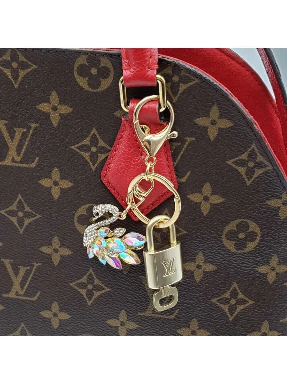 Authentic Louis Vuitton Padlock Gold 🔒 Key Set + Unbranded Swan Keychain Charm